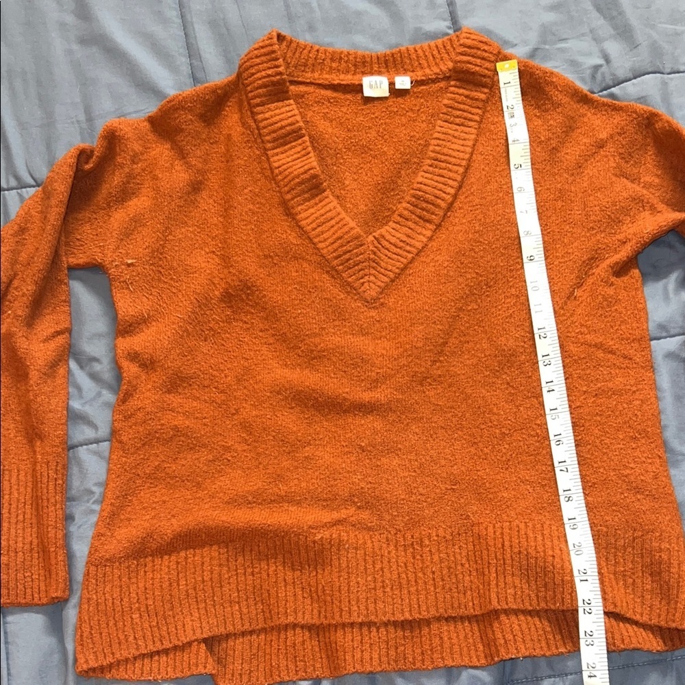GAP Women's V-Neck Sweater in Rust color - Picture 2 of 7